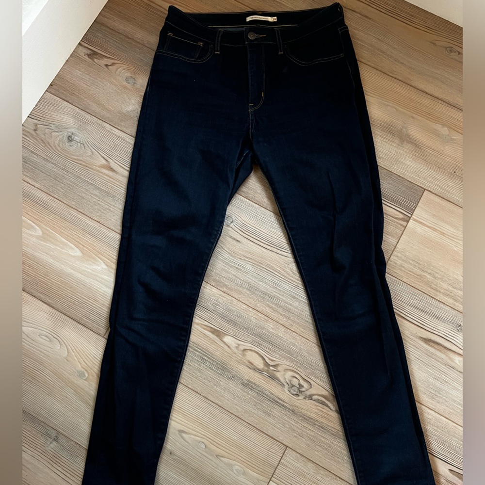 Levi’s 721 Skinny Dark Wash Jean size 29